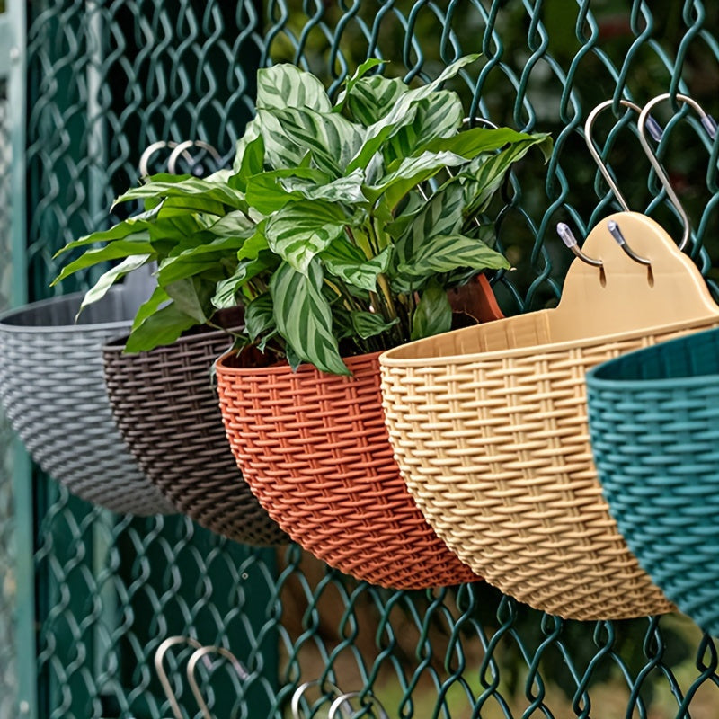 Plastic Wall Hanging Planter by Snagg A Pot