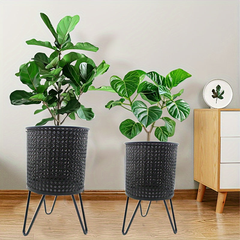 2pcs Modern Metal Planters with Stands by Snagg A Metal Planter