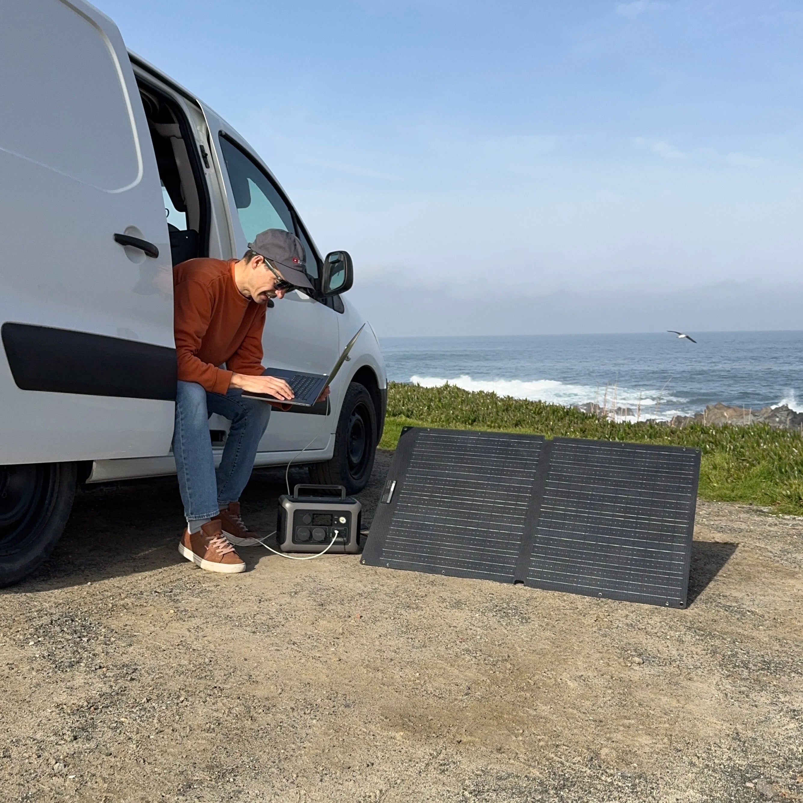 299Wh LiFePO4 portable power station – image 7
