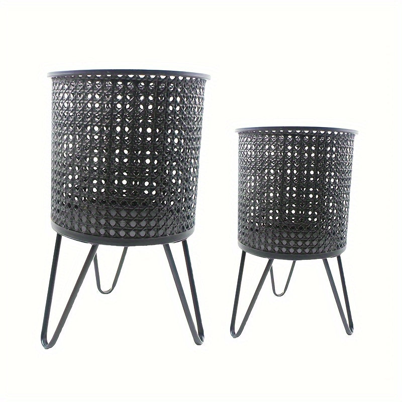 2pcs Modern Metal Planters with Stands by Snagg A Metal Planter