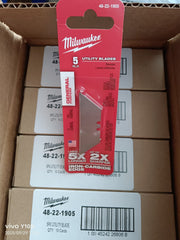 Milwaukee FASTBACK™ Compact Folding Utility Knife – Press & Flip Design + 5 Blades