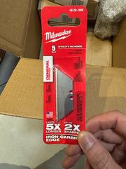 Milwaukee FASTBACK™ Compact Folding Utility Knife – Press & Flip Design + 5 Blades