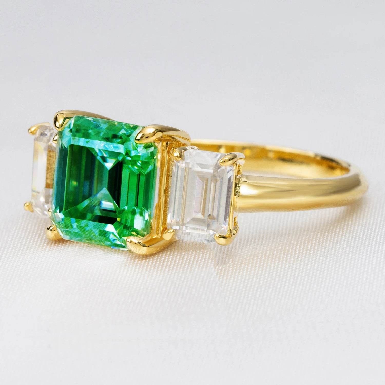 2ct Green Moissanite Ring - SnaggIt