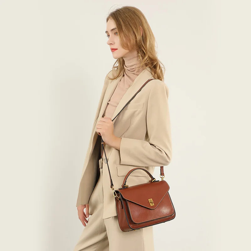 Genuine Leather Postman Shoulder Bag – Simple Vintage Luxury Flap Handbag for Women (20–30cm)