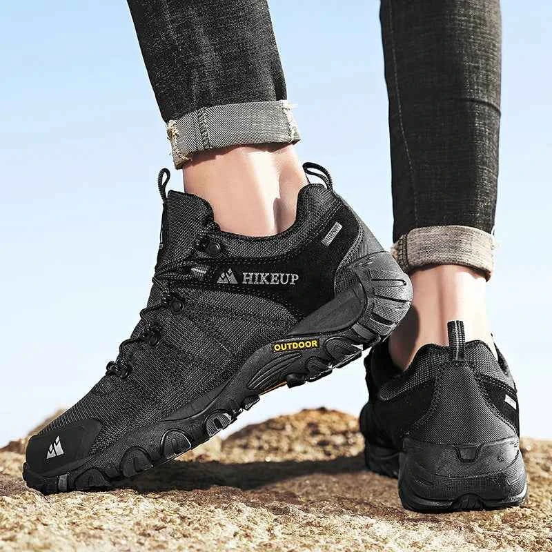 Men's suede and mesh hiking shoe – image 2