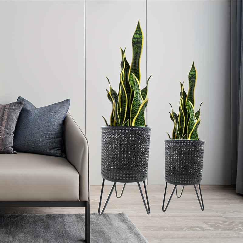 2pcs Modern Metal Planters with Stands by Snagg A Metal Planter