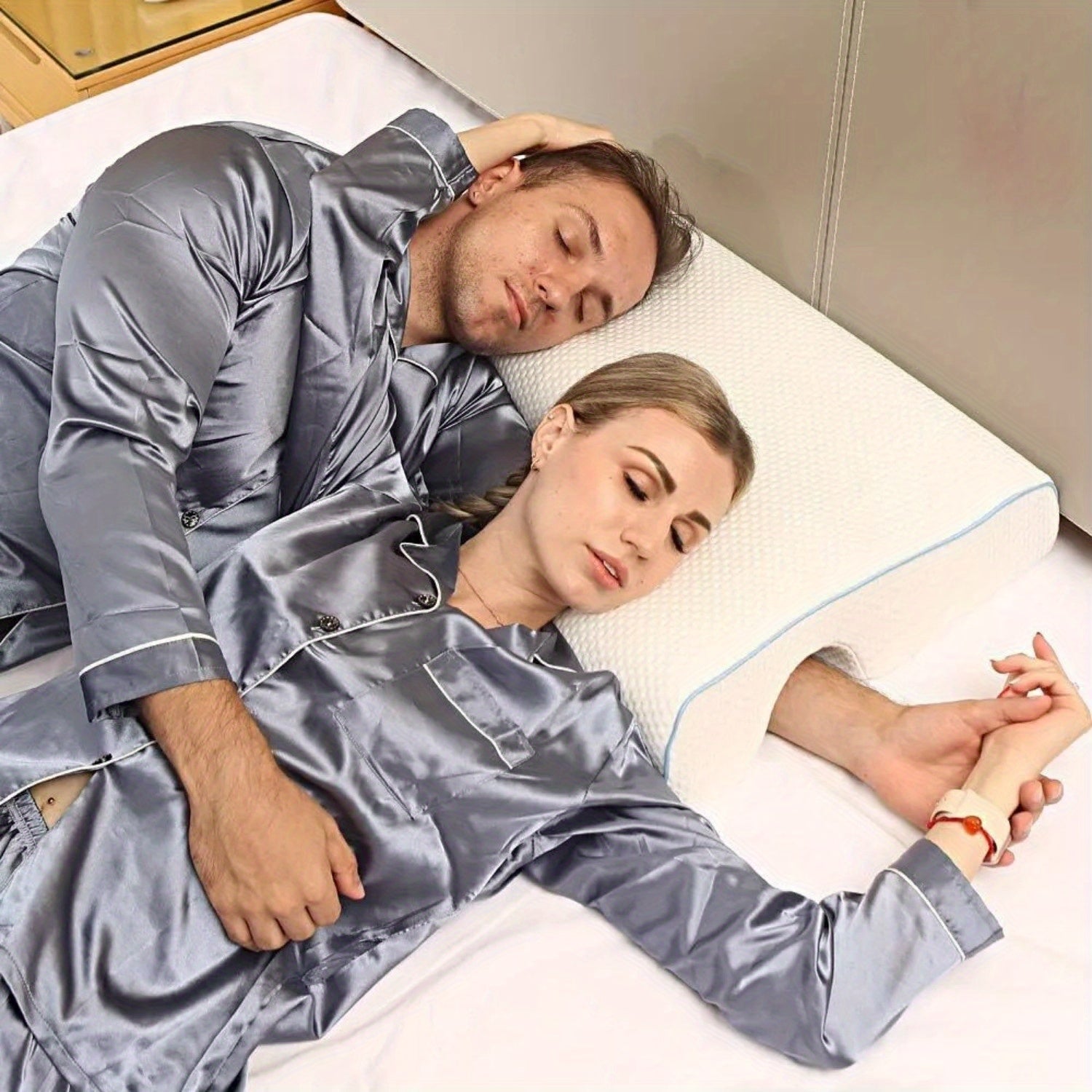 Couple’s Spinal Alignment Arch Pillow – Zero Pressure Design by Snagg A Pillow